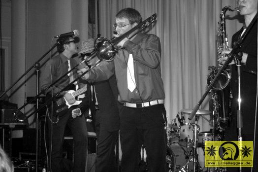 Ken Guru + The Highjumpers (D) Tribute To Studio One - Haus Leipzig 18. Maerz 2006 (13).jpg